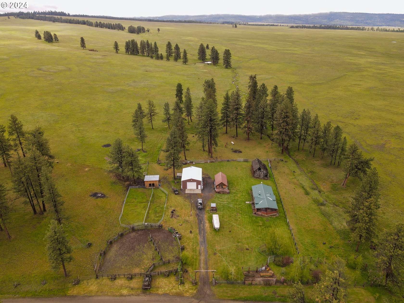 497 Acres of Land with Home for Sale in Ukiah, Oregon