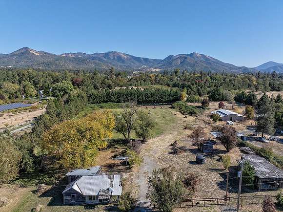 1.9 Acres of Residential Land for Sale in Grants Pass, Oregon