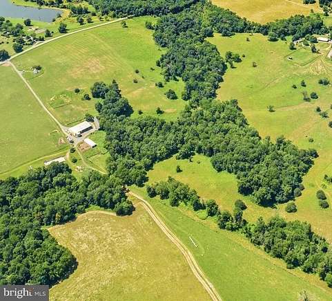 154.12 Acres of Land with Home for Sale in Flint Hill, Virginia