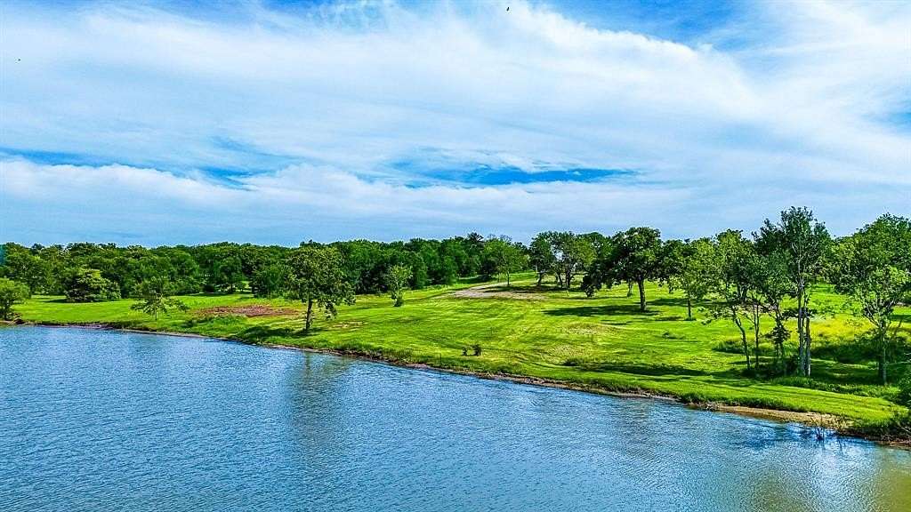 1.051 Acres of Residential Land for Sale in Corsicana, Texas