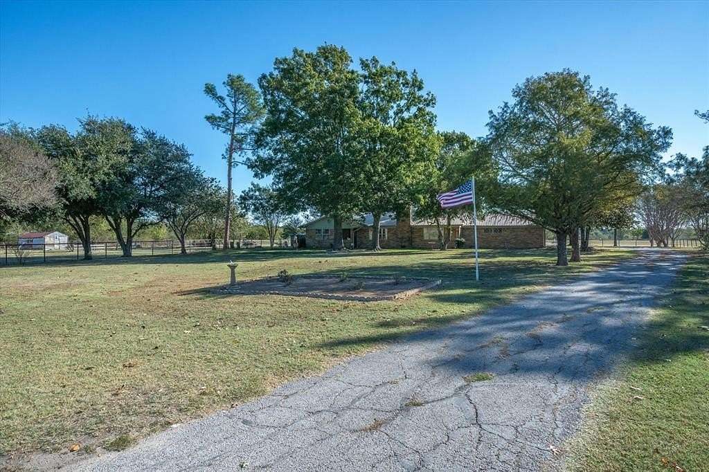 134 Acres of Land with Home for Sale in Point, Texas