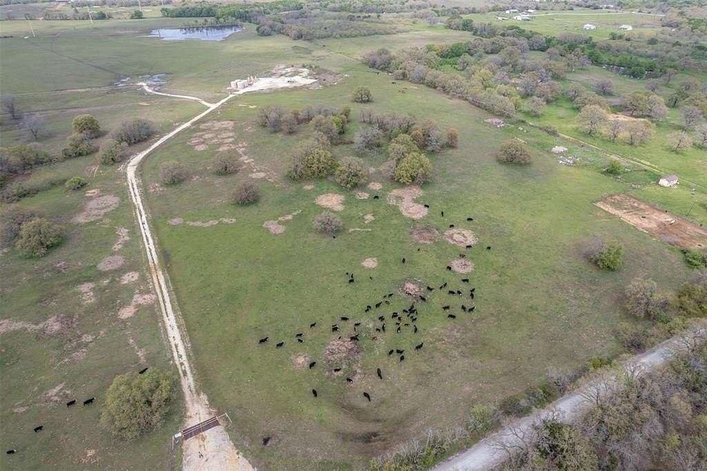 25 Acres of Land for Sale in Blum, Texas