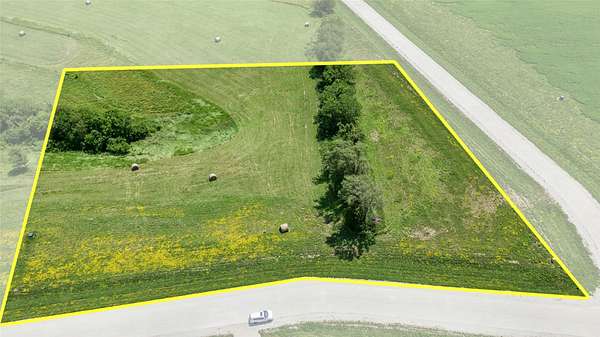 3.33 Acres of Residential Land for Sale in Winterset, Iowa