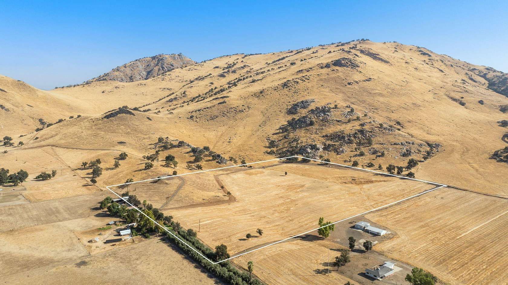 27 Acres of Agricultural Land for Sale in Woodlake, California