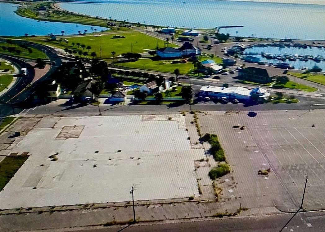 1.45 Acres of Commercial Land for Sale in Rockport, Texas