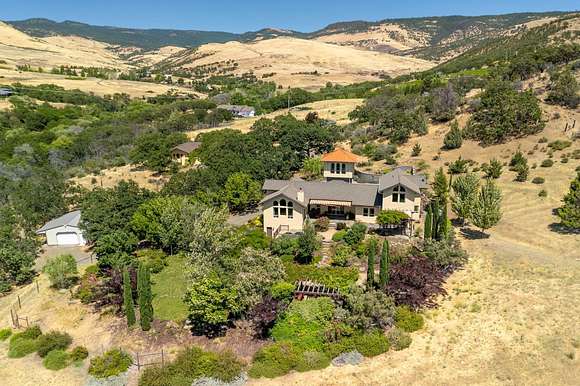 10.38 Acres of Land with Home for Sale in Ashland, Oregon