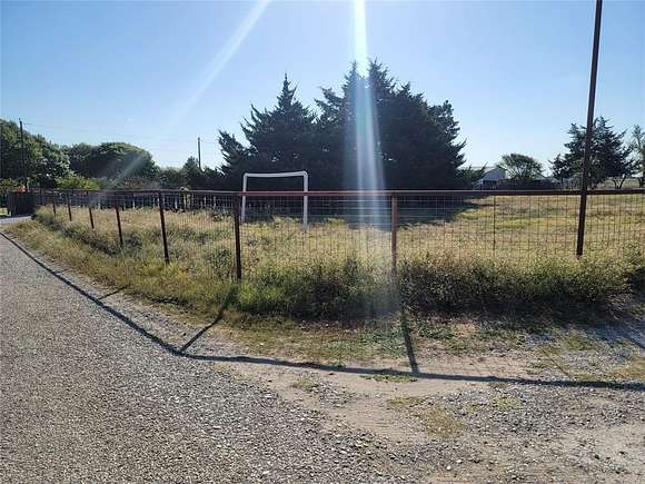 2 Acres of Residential Land with Home for Sale in Bridgeport, Texas