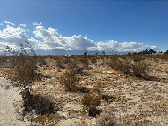 4.684 Acres of Land for Sale in Phelan, California