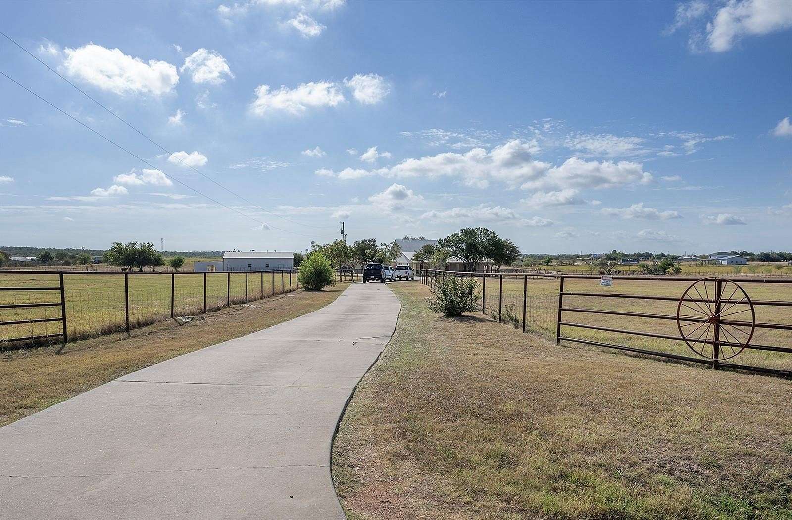 22.99 Acres of Improved Mixed-Use Land for Sale in Jarrell, Texas