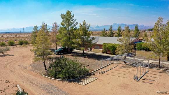 4.33 Acres of Residential Land with Home for Sale in Golden Valley, Arizona