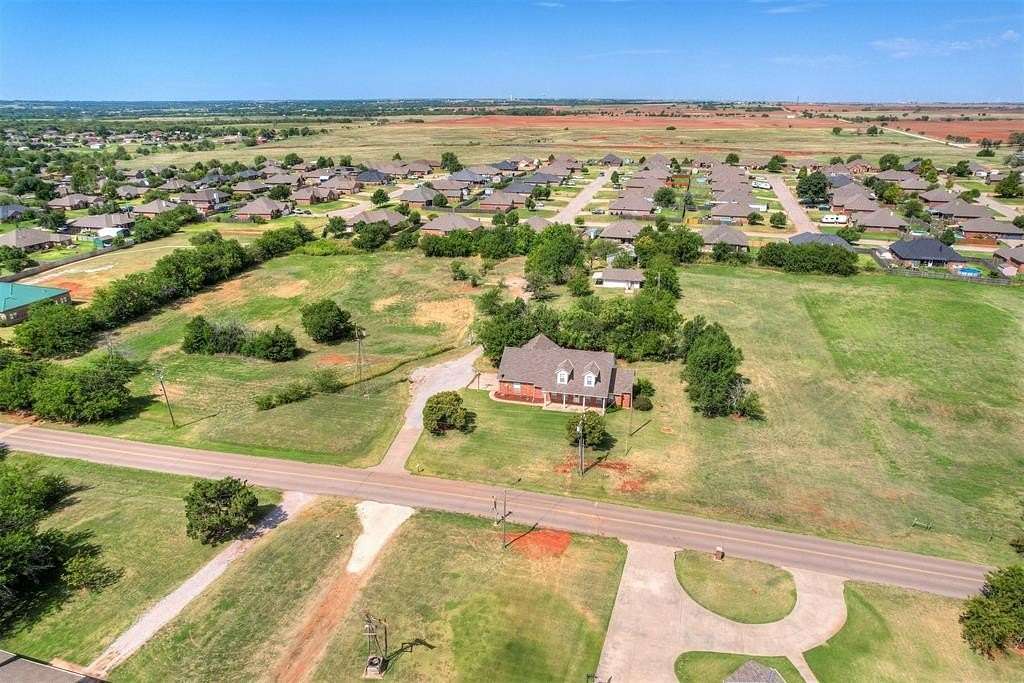 5 Acres of Residential Land with Home for Sale in Piedmont, Oklahoma