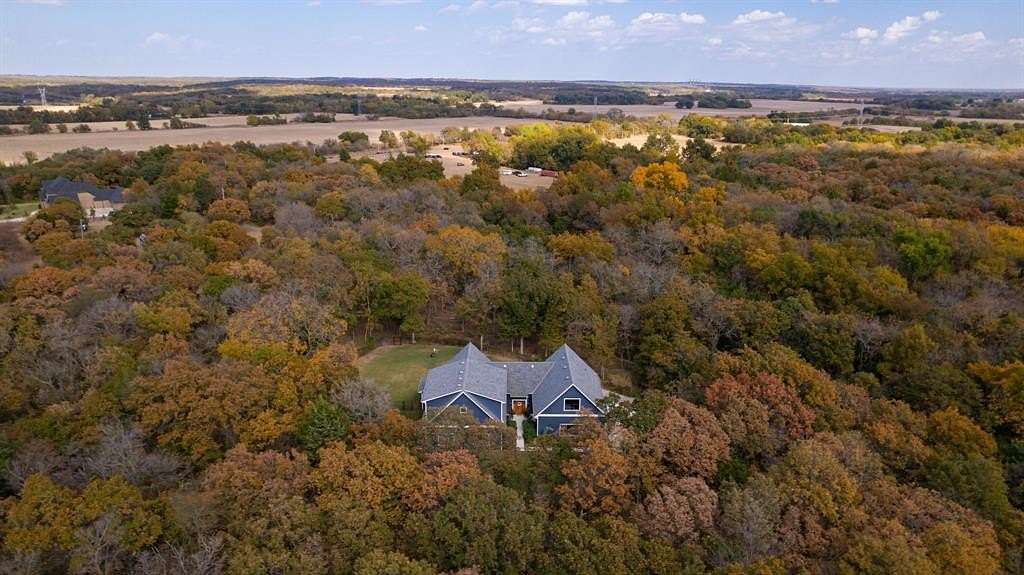 2.07 Acres of Residential Land with Home for Sale in Arcadia, Oklahoma