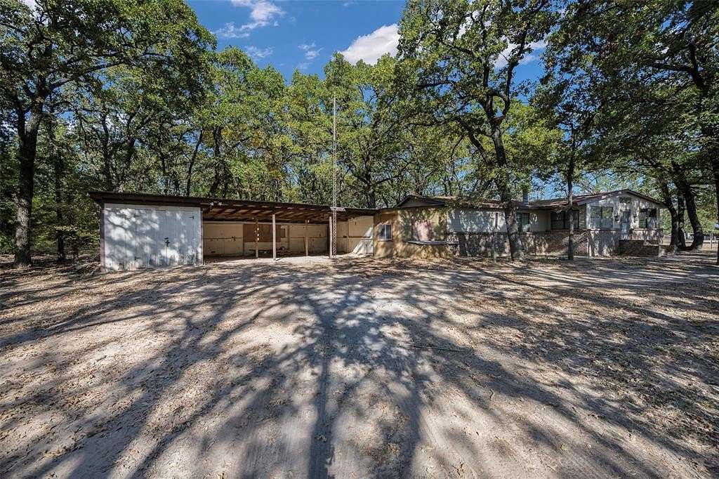 7.787 Acres of Residential Land with Home for Sale in Kaufman, Texas