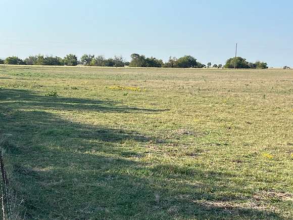 12 Acres of Recreational Land & Farm for Sale in Gainesville, Texas