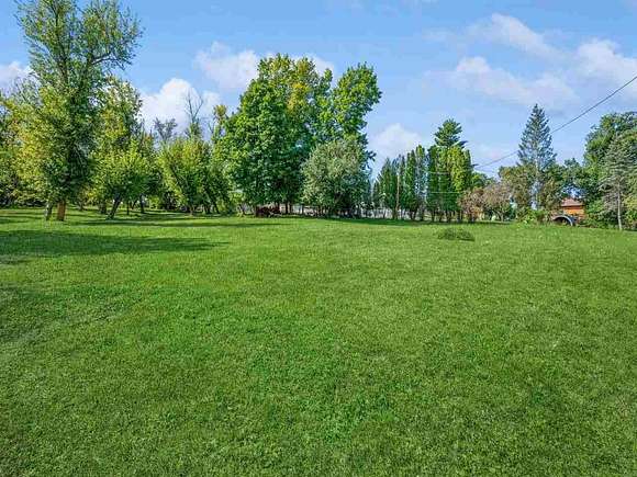 3.24 Acres of Residential Land with Home for Sale in Cedar Rapids, Iowa