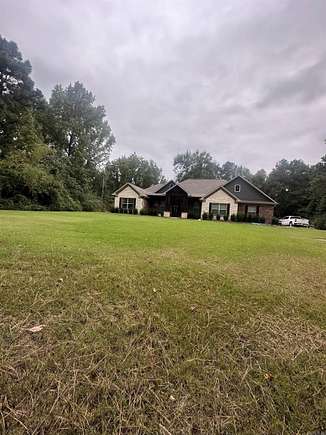 2.47 Acres of Residential Land with Home for Sale in Texarkana, Arkansas