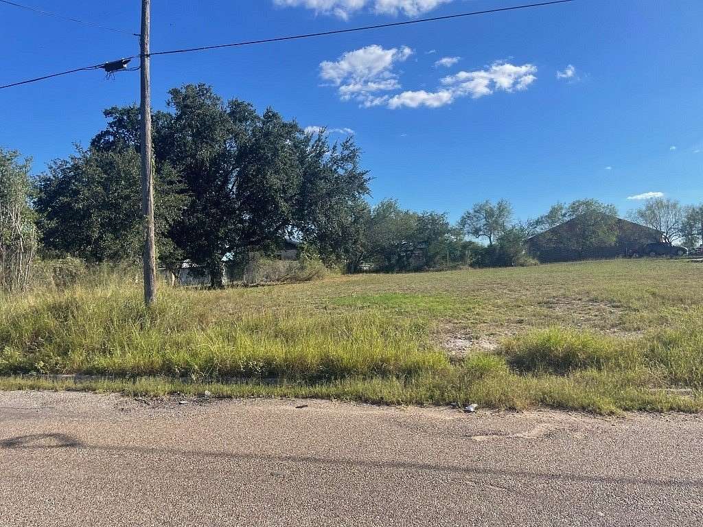 0.16 Acres of Mixed-Use Land for Sale in Hebbronville, Texas