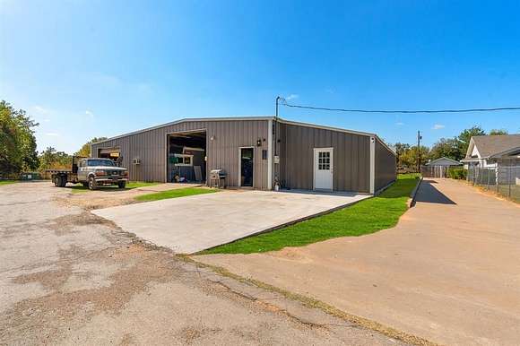 2 Acres of Improved Mixed-Use Land for Sale in Weatherford, Texas