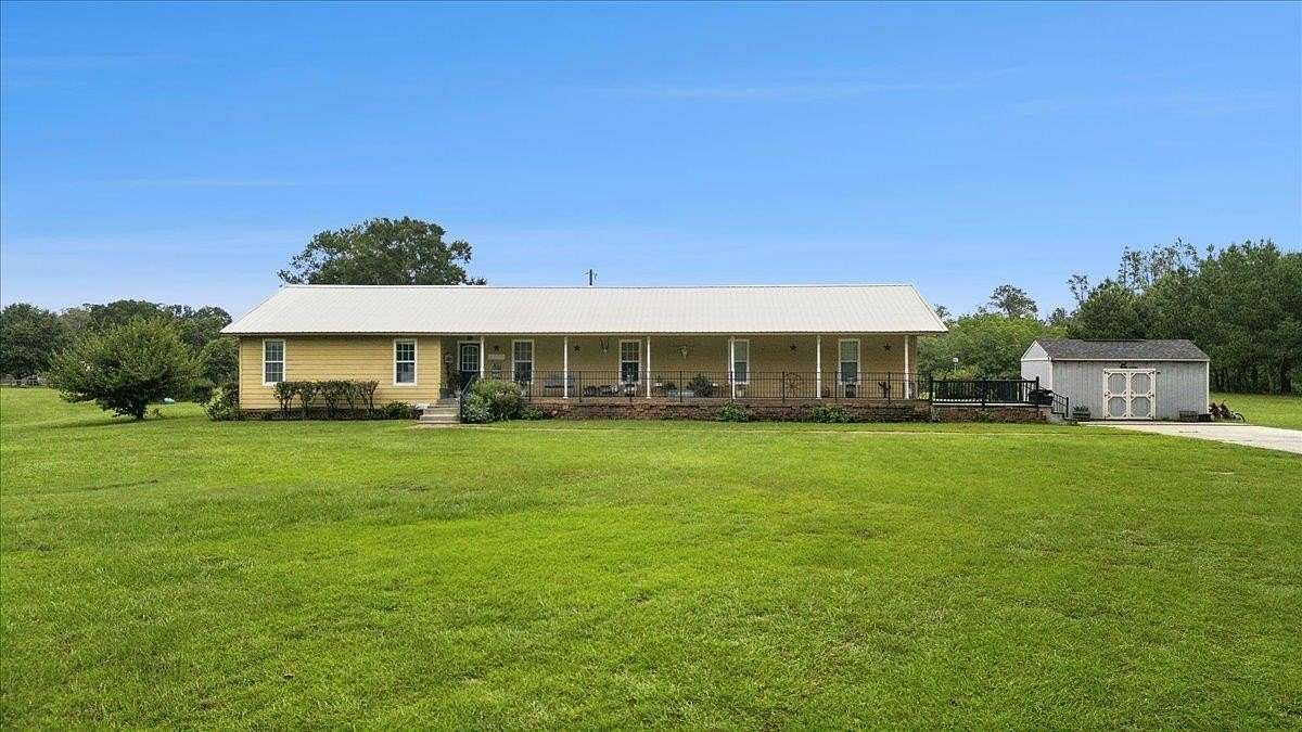 7.81 Acres of Residential Land with Home for Sale in Buna, Texas