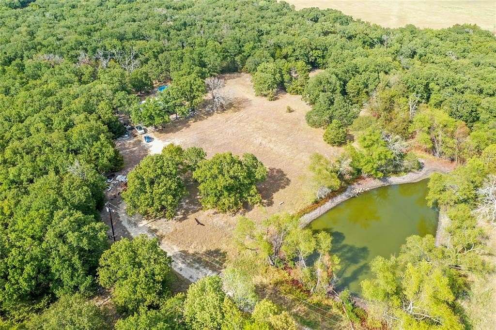 13.929 Acres of Land with Home for Sale in Kemp, Texas