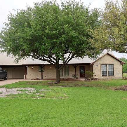 15 Acres of Land with Home for Lease in Palmer, Texas