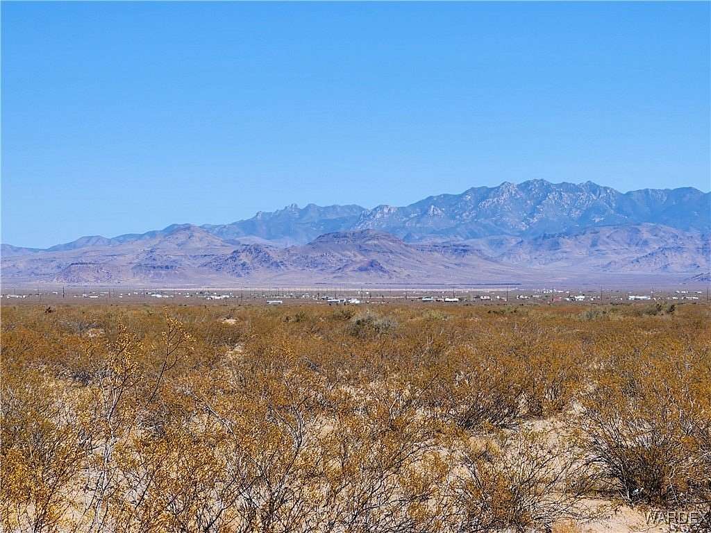 18.15 Acres of Land for Sale in Golden Valley, Arizona