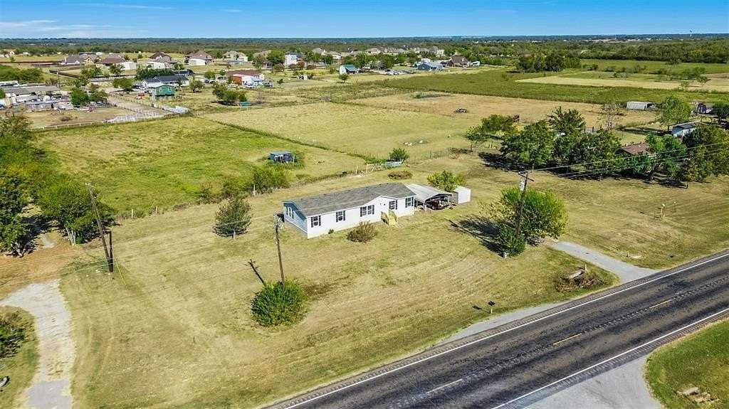 2.001 Acres of Residential Land with Home for Sale in Kaufman, Texas