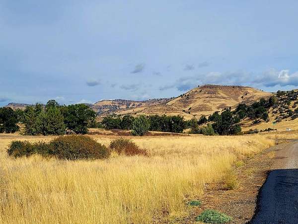 1 Acre of Land for Sale in Hornbrook, California