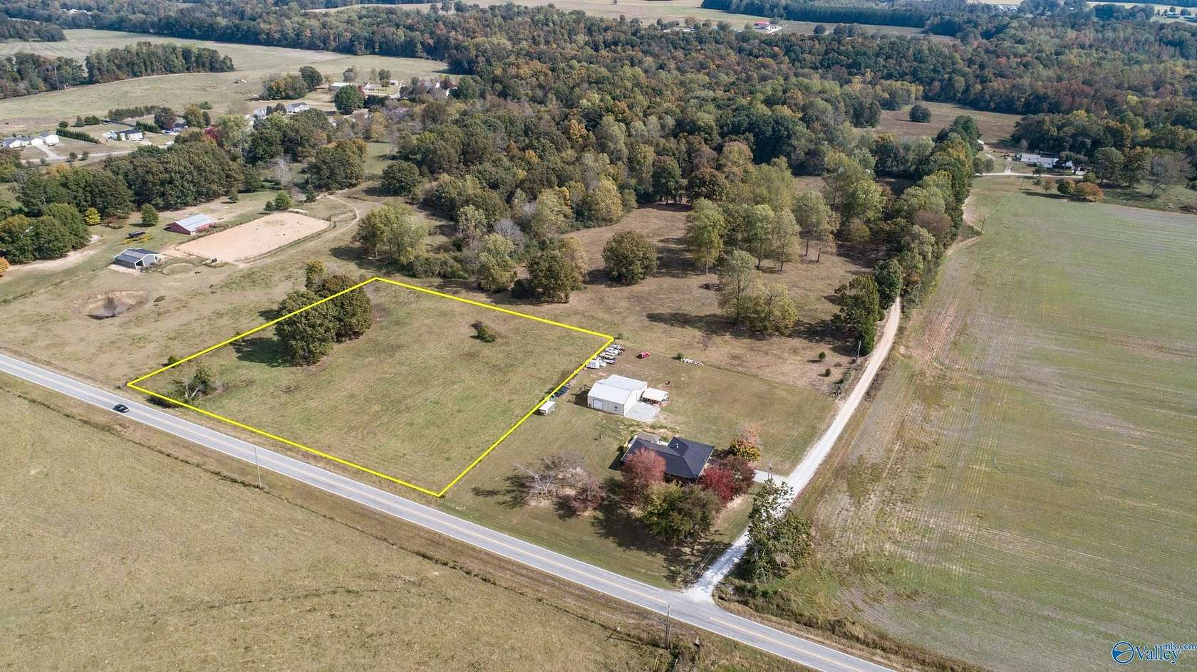 3.28 Acres of Residential Land for Sale in Lexington, Alabama