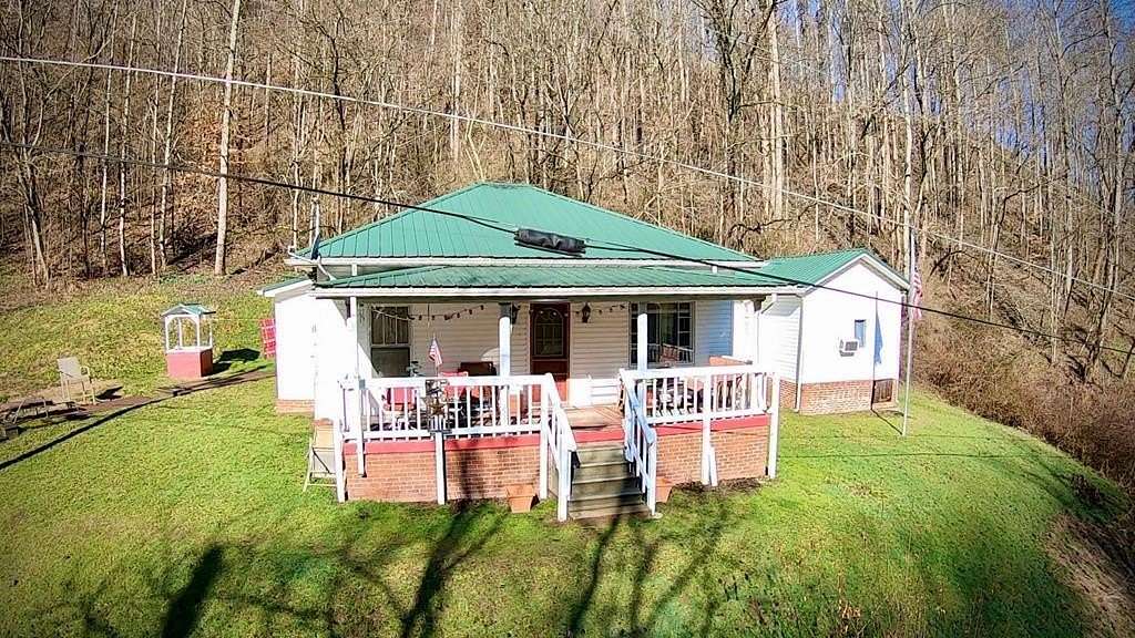 25 Acres of Land with Home for Sale in Forest Hills, Kentucky