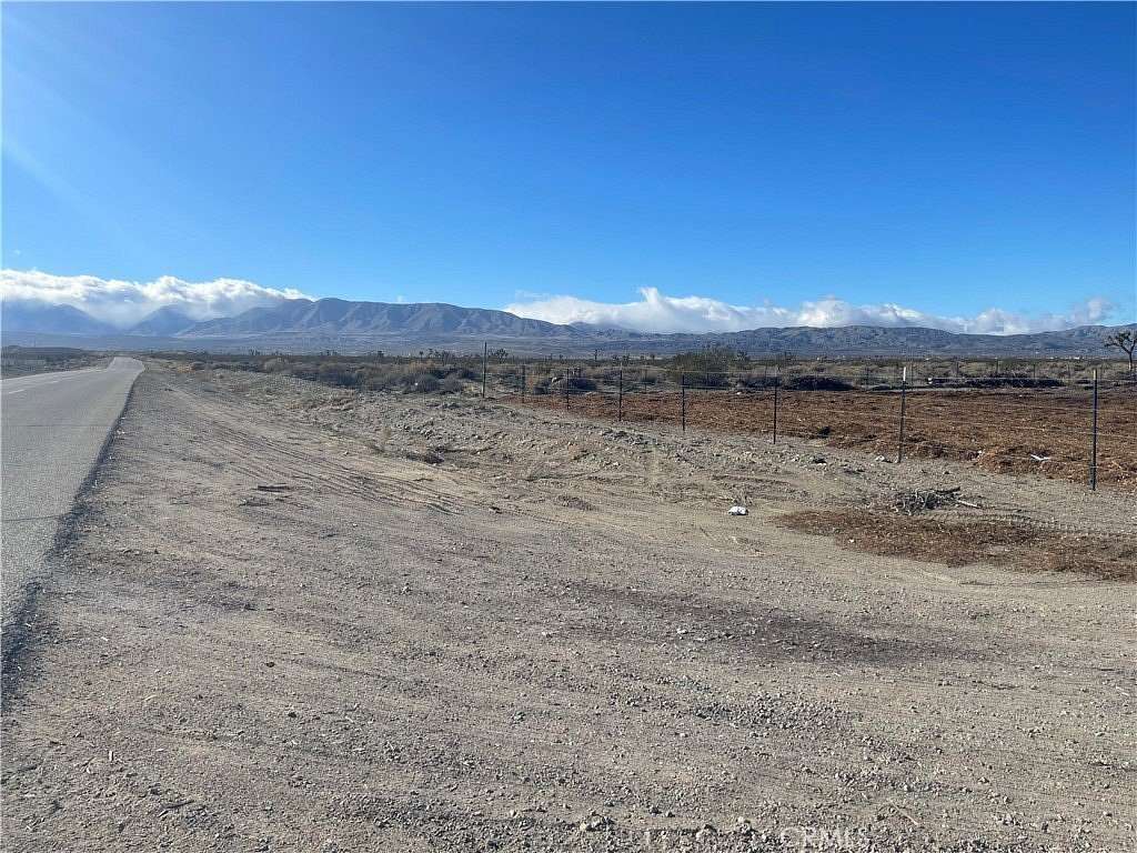 4.572 Acres of Land for Sale in Sun Village, California