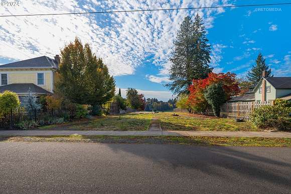 0.31 Acres of Residential Land for Sale in Carlton, Oregon