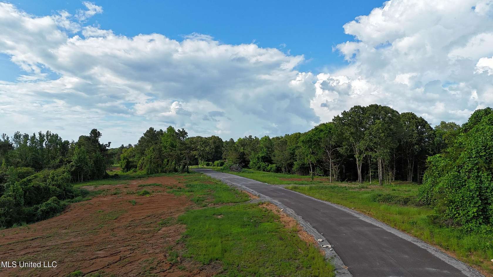 4 Acres of Residential Land for Sale in Senatobia, Mississippi