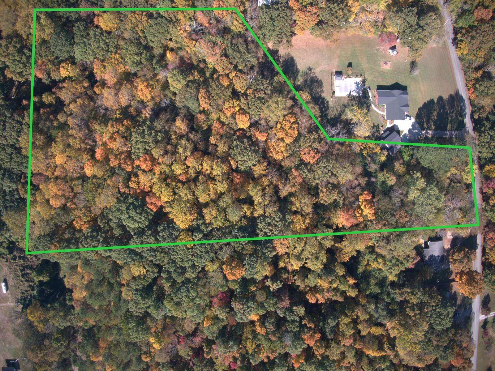 5.33 Acres of Residential Land for Sale in Lawrenceburg, Tennessee