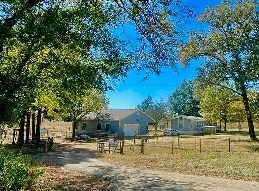 8.58 Acres of Residential Land with Home for Sale in Palestine, Texas