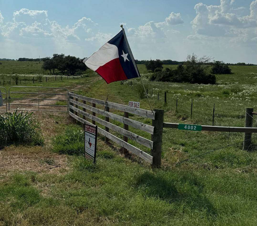 27 Acres of Recreational Land & Farm for Sale in Moulton, Texas