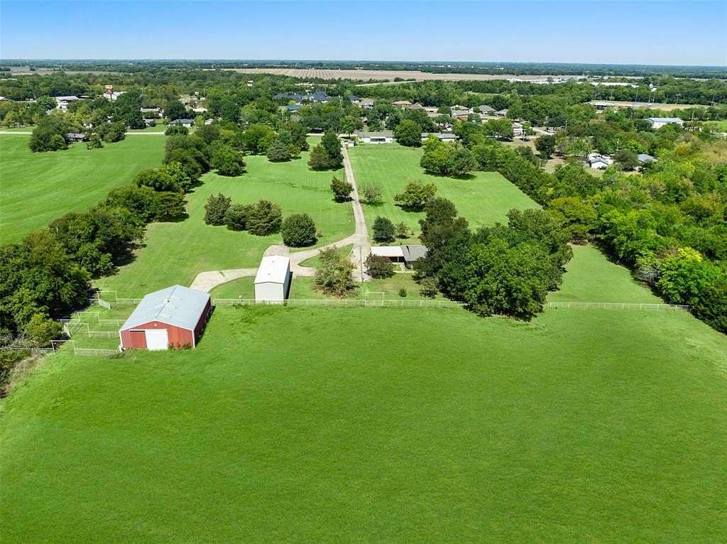 16.268 Acres of Land with Home for Sale in Trenton, Texas