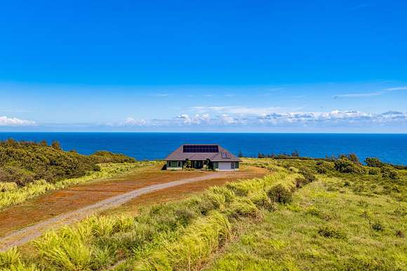 9.2 Acres of Residential Land with Home for Sale in Haʻikū, Hawaii