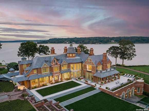 14.6 Acres of Land with Home for Sale in Centre Island, New York