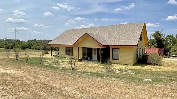 2.5 Acres of Residential Land with Home for Sale in Franklin, Texas