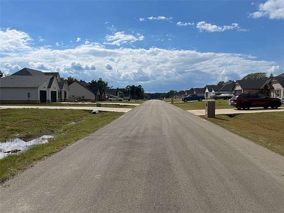 0.5 Acres of Residential Land for Sale in Lindale, Texas