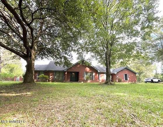 10 Acres of Recreational Land with Home for Sale in Columbia, Mississippi