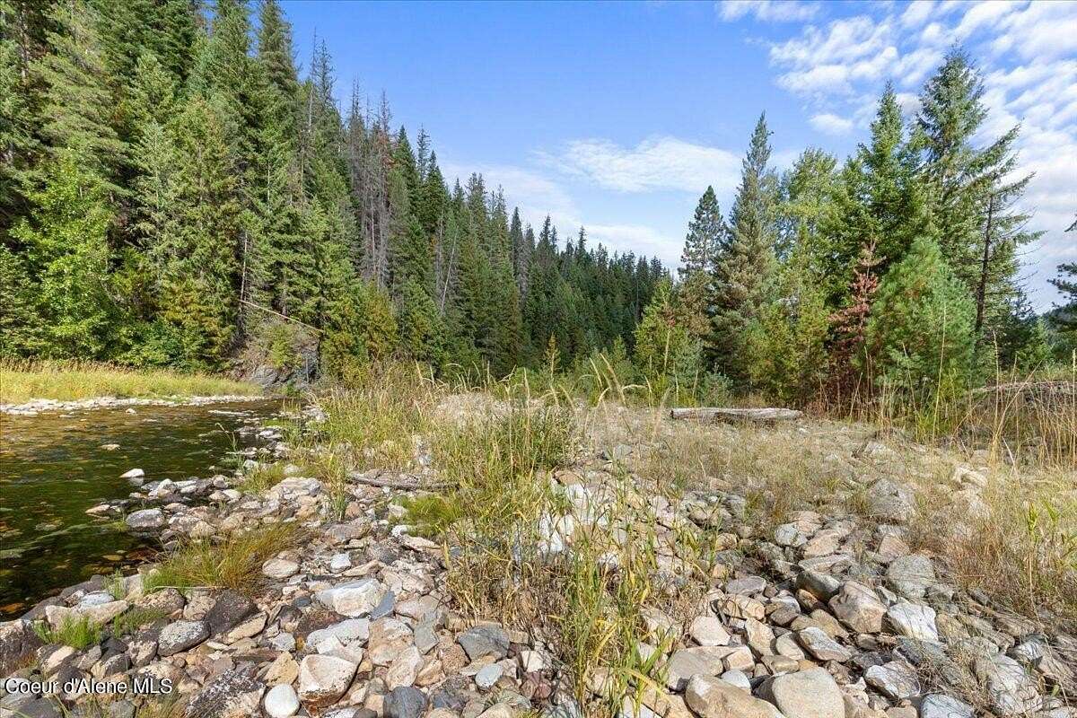 0.66 Acres of Land for Sale in Pinehurst, Idaho