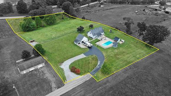 3.47 Acres of Residential Land with Home for Sale in Loretto, Kentucky