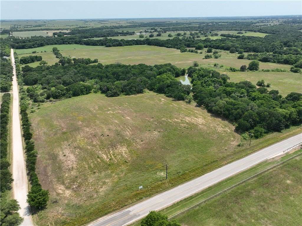 7.669 Acres of Land for Sale in Lott, Texas