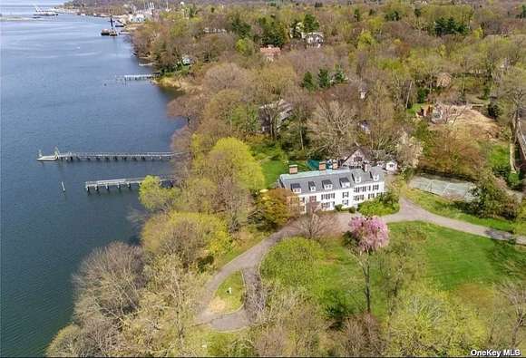 2.75 Acres of Residential Land with Home for Lease in Roslyn Harbor, New York