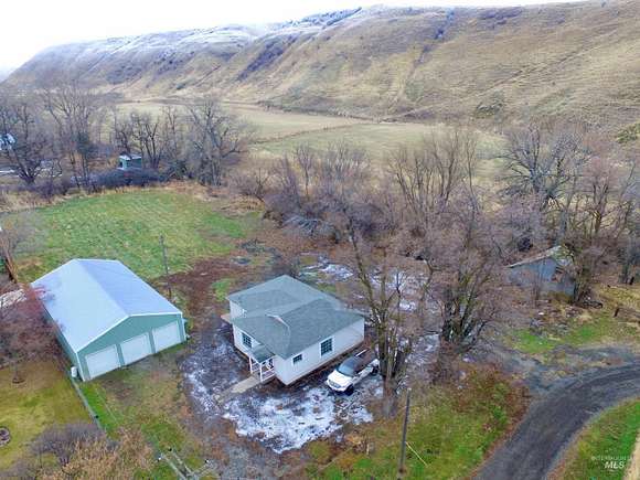 2 Acres of Residential Land with Home for Sale in Pomeroy, Washington