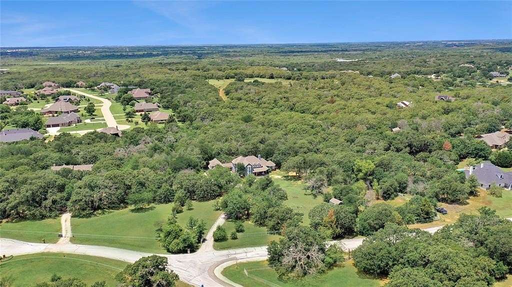 3.335 Acres of Residential Land with Home for Sale in Cross Roads, Texas