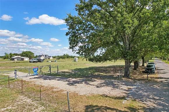 10 Acres of Land for Sale in Fruitvale, Texas