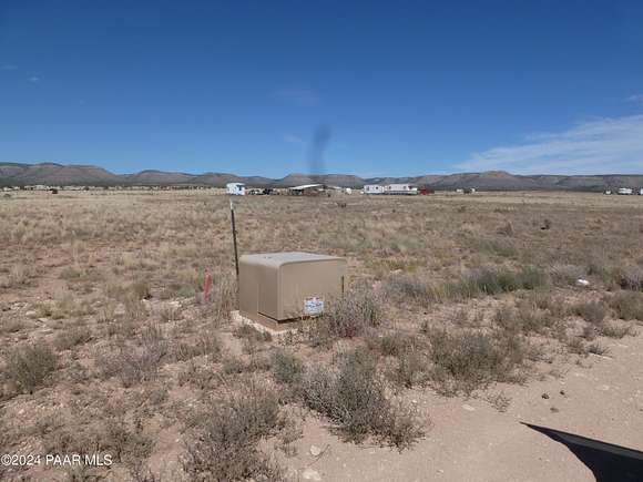 2 Acres of Residential Land for Sale in Paulden, Arizona